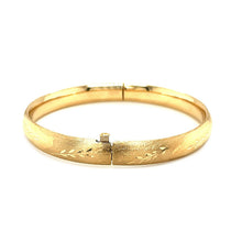 Load image into Gallery viewer, Classic Floral Carved Bangle in 14k Yellow Gold (8.0mm)
