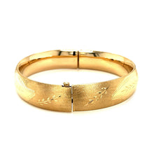Load image into Gallery viewer, Classic Floral Carved Bangle in 14k Yellow Gold (13.5mm)
