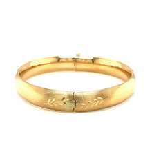 Load image into Gallery viewer, Classic Floral Carved Bangle in 14k Yellow Gold (10.0mm)
