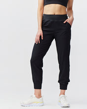 Load image into Gallery viewer, Excel Jogger 7/8 Length 28" Pant
