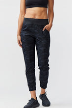 Load image into Gallery viewer, Excel Jogger 7/8 Length 28" Pant

