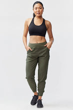 Load image into Gallery viewer, Excel Jogger 7/8 Length 28" Pant
