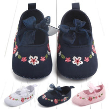 Load image into Gallery viewer, Newborn First Walkers Toddler Shoes Non-slip Baby Girls Kids Floral Shoes Princess Shoes Soft Sole Kids Toddler Infant Boots
