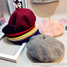 Load image into Gallery viewer, Baby Hat Beret British Painter Bud Of Pure Wool Cap For Girls In Modern New Retro Design

