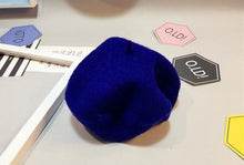 Load image into Gallery viewer, Baby Hat Beret British Painter Bud Of Pure Wool Cap For Girls In Modern New Retro Design
