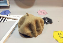 Load image into Gallery viewer, Baby Hat Beret British Painter Bud Of Pure Wool Cap For Girls In Modern New Retro Design
