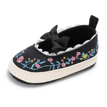 Load image into Gallery viewer, First Walkers Baby Girls Soft Soled Anti-Slip White Bow Shoe Luxury Stylish Shoes For Baby Girl Perfect Gift
