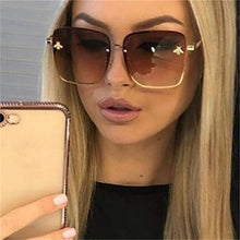 Load image into Gallery viewer, Luxury Square  Modern  WIth  Metal Luxury Bee Sunglasses For  Women and Ladies With  Retro Brand designer Metal Frame Oversized Style And Grandient Glasses
