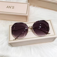 Load image into Gallery viewer, Fashion Gradient Women and Girls Modern Hexagon Metal Sunglasses For Summer In Elegant Retro Post Modern Style With UV400 Protection
