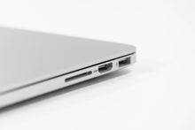 Load image into Gallery viewer, MacBook Pro (2015) 13-inch – Intel Core i5 2.7GHz – Iris Graphics 6100
