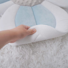 Load image into Gallery viewer, Newborn Baby Bath Pad Bathtub Safety Petal Pads Mat Baby Things Plush Sponge Shower Products Bathing Items Babies Care Tools
