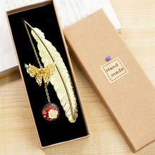 Load image into Gallery viewer, 1pc Chinese Style Metal Feather Bookmark Creative Immortal Dried Flower Butterfly Leaf Student Bookmark Teacher's Day Gift
