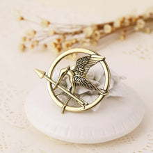 Load image into Gallery viewer, Vintage Punk Style Mockingjay Brooch Round Alloy Pin Ornament Men&#39;s And Women&#39;s Universal Costume Jewellery Accessories
