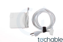 Load image into Gallery viewer, Apple Macbook Pro 13" 2.4GHz Core 2 Duo MC374LL/A
