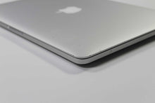 Load image into Gallery viewer, Apple MacBook Pro 13-inch 2014 2.6GHz Core i7 8GB RAM Integrated Graphics (Wear &amp; Tear Special)
