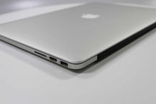 Load image into Gallery viewer, Apple MacBook Pro 15-inch 2014 2.5GHz Core i7 15" 16GB RAM Dual Graphics (Wear &amp; Tear Special)
