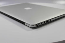 Load image into Gallery viewer, Apple MacBook Pro 15-inch 2014 2.8GHz Core i7 15" 16GB RAM Integrated Graphics (Wear &amp; Tear Special)
