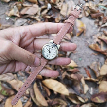 Load image into Gallery viewer, Children Retro Case Design Cute Cat Kids Watch Quartz Analog Children Watches Minimalist Dress Fashion Quartz Luxury Round Leather Strap Slim Women Watches
