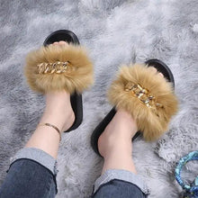Load image into Gallery viewer, Cute Fluffy Ladies Indoor Warm Slippers Furry Luxury Flip Flops   Women's Fashion Flat Soft Flip Flops
