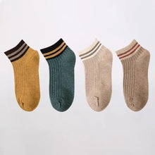 Load image into Gallery viewer, Cute Heart Design 4 Pairs Socks For Women Fashion Spring Cotton Modern Girls Casual Outdoor Socks For Women
