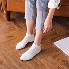 Load image into Gallery viewer, Cute Heart Design 4 Pairs Socks For Women Fashion Spring Cotton Modern Girls Casual Outdoor Socks For Women
