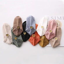 Load image into Gallery viewer, Cute Heart Design 4 Pairs Socks For Women Fashion Spring Cotton Modern Girls Casual Outdoor Socks For Women
