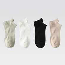 Load image into Gallery viewer, Cute Heart Design 4 Pairs Socks For Women Fashion Spring Cotton Modern Girls Casual Outdoor Socks For Women
