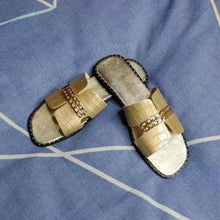 Load image into Gallery viewer, Elegant Black Women Chain Flip Flops Luxury Design  Sandal Women Outdoor Slippers Casual Style Sandals
