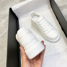 Load image into Gallery viewer, Elegant Mens Spring White Sneakers Platform Tenis Comfortable Sneakers Leather Male Spring Flats Trainers Outdoor Mens Casual Sports High Quality Sneakers
