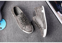 Load image into Gallery viewer, Fashion Leather Mens Shoes Soft High Quality Mens Casual Shoes Flat Footwear Classic Black White Men Fashion Walking Shoes Comfortable Modern Design
