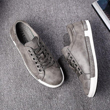 Load image into Gallery viewer, Fashion Leather Mens Shoes Soft High Quality Mens Casual Shoes Flat Footwear Classic Black White Men Fashion Walking Shoes Comfortable Modern Design
