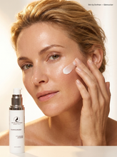 Load image into Gallery viewer, Glamourizer Moisturizer
