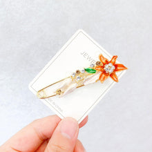 Load image into Gallery viewer, High-end Safety Pins For Women Flower Pin Crystal Rhinestones Safety Pins Woman Jewelry Accessories Hijab Scarf Clip Buckles
