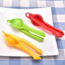 Load image into Gallery viewer, Lemon Squeezer Liquid Portable Multi-Functional Lemon Squeezer Manual Orange Citrus Juicer Home Lemon Clip Squeeze Juice Mini Orange Press Juice Kitchen Tools Manual Fruit Juicer Mini Blender
