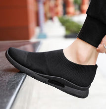 Load image into Gallery viewer, Mens Light Running Shoes Jogging Breathable Sneakers Slip Casual Couple Shoes Outdoor Walking Footwear Non-Slip Running Mesh Workout Casual Sports Shoes
