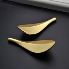 Load image into Gallery viewer, Nordic Style Solid Brass Gold Leaf Shaped 32mm Cabinet Knob Door Pulls Furniture Handles Knob Cabinet Knob Door Pulls Nordic Style Furniture Handles Knob Creative Light Luxury Handle Golden Leaf Handle Wardrobe Shoe Cabinet Bathroom Cabinet Handle
