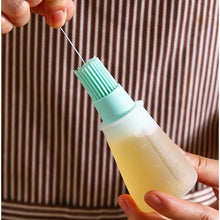 Load image into Gallery viewer, Portable Silicone Oil Bottle with Brush Oil Dispenser Liquid Oil Pastry Kitchen Baking BBQ Tool Kitchen Tools BBQ Baking Gadgets Silicon Oil Bottle Brush  Baking or Grilling Frying BBQ
