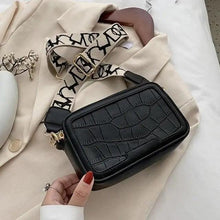 Load image into Gallery viewer, Retro Waist Bag PU Leather Fanny Pack Purse Leather with Gold Chain Strap Stylish Waist Pack Women Belt Bag Multifunctional Chest Bag
