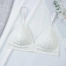 Load image into Gallery viewer, Stunning Hot Look Women's Lace Bra No Steel Ring Beauty Back comfor Wrapped Chest Comfortable Daisy Brassiere Stretch Triangle Cup Padded Underwear 1/2Pcs
