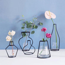 Load image into Gallery viewer, Style Retro Line Flowers Vase Frame Nordic Style Wall Hanging Metal Holder Modern Solid Home Decor Modern Rose Frame Clear Vase Planter Flower Holder Decorations for Wedding Living Room, Office Party
