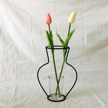 Load image into Gallery viewer, Style Retro Line Flowers Vase Frame Nordic Style Wall Hanging Metal Holder Modern Solid Home Decor Modern Rose Frame Clear Vase Planter Flower Holder Decorations for Wedding Living Room, Office Party
