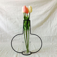 Load image into Gallery viewer, Style Retro Line Flowers Vase Frame Nordic Style Wall Hanging Metal Holder Modern Solid Home Decor Modern Rose Frame Clear Vase Planter Flower Holder Decorations for Wedding Living Room, Office Party
