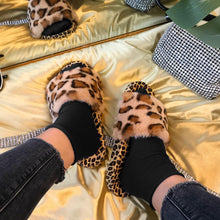 Load image into Gallery viewer, Summer Black White Leopard Print Fur Slippers For Women's Outer Wear Flat Bottom Slippers Women's Plush Faux Fur Fuzzy Slide On Open Toe Slipper With Memory Foam
