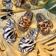 Load image into Gallery viewer, Summer Black White Leopard Print Fur Slippers For Women's Outer Wear Flat Bottom Slippers Women's Plush Faux Fur Fuzzy Slide On Open Toe Slipper With Memory Foam
