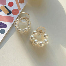 Load image into Gallery viewer, Sweet Mini Round Pearl Hair Clips for Women Girls Hair Claw Chic Barrettes Claw Crab Hairpins Styling Gorgeous Fashion Hair Accessories For Women
