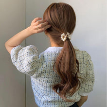 Load image into Gallery viewer, Sweet Mini Round Pearl Hair Clips for Women Girls Hair Claw Chic Barrettes Claw Crab Hairpins Styling Gorgeous Fashion Hair Accessories For Women
