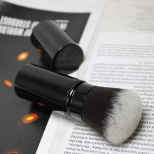Load image into Gallery viewer, Travel Face Blush Brush
