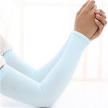 Load image into Gallery viewer, Unisex One Size Compression Cooling Sleeves UV Sun Protection Cooling Arm Sleeves With Thumb Hole Compression Sports Tattoo Cover Up Sleeve For Sports Long Arm Cover Anti-Slip Warmers Outdoor Sports Sunblock Cover
