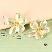 Load image into Gallery viewer, Vintage French-style Golden Flower Earrings
