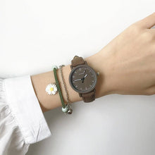 Load image into Gallery viewer, Vintage Leather Simple Women Watches Fashion Quartz Watch Wristwatches Retro Casual Watches Brown Leather Classic Analog Quartz Fashion Simple Ladies Quartz Watches
